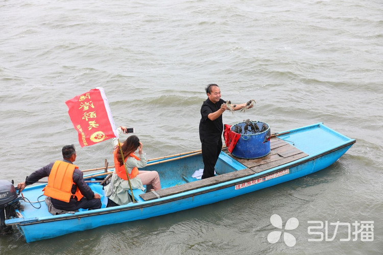 第一篓阳澄湖大闸蟹出水 半斤以上规格蟹占比提升