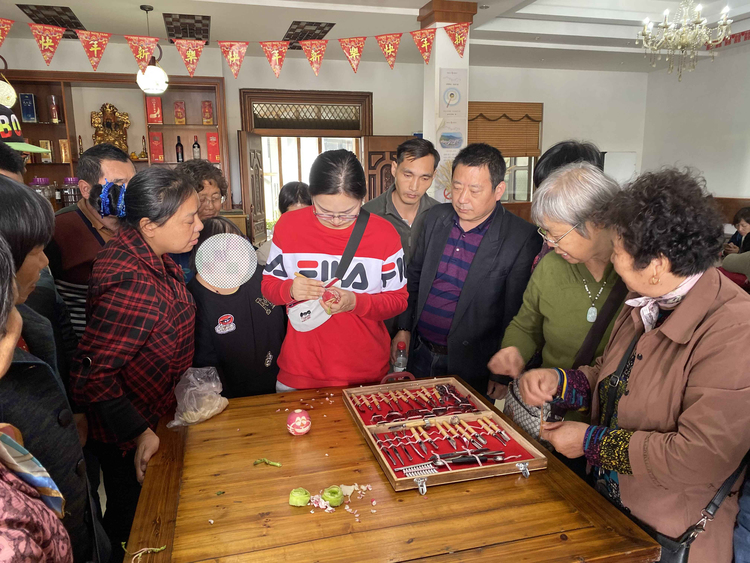 引力播