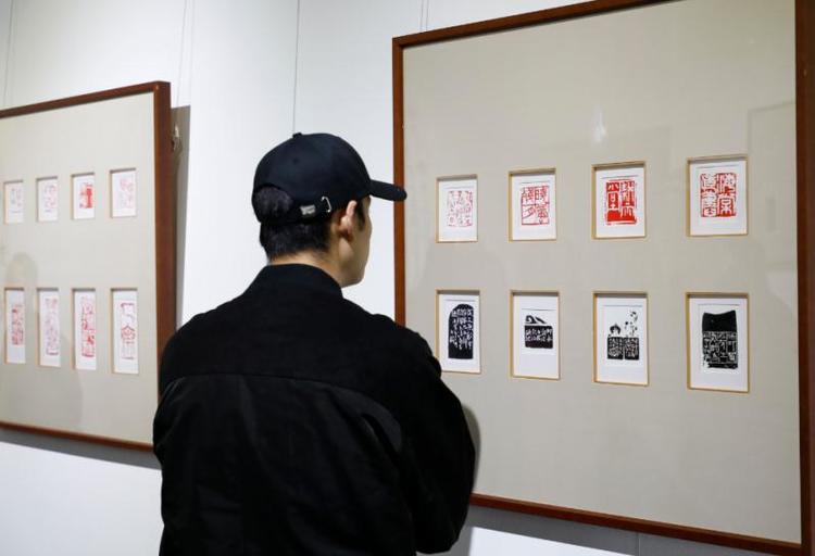 引力播