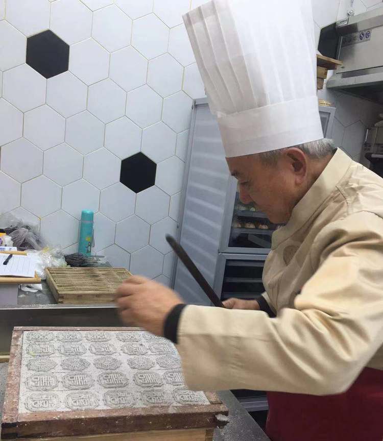引力播