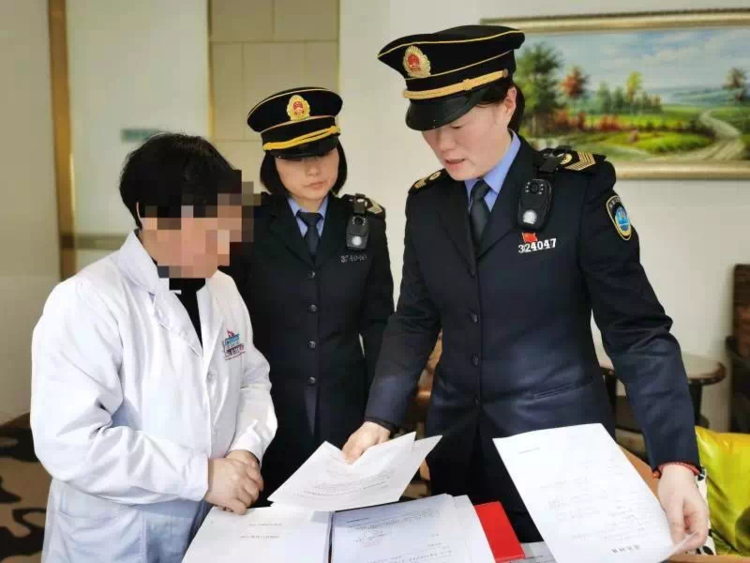 引力播