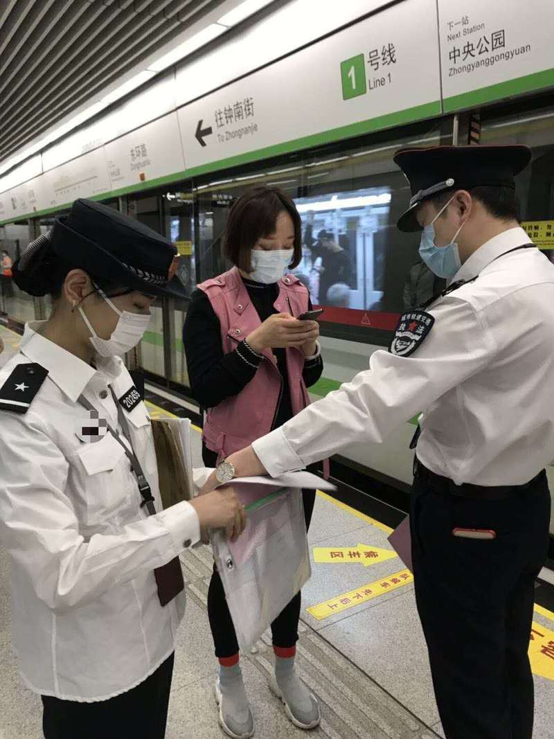 引力播