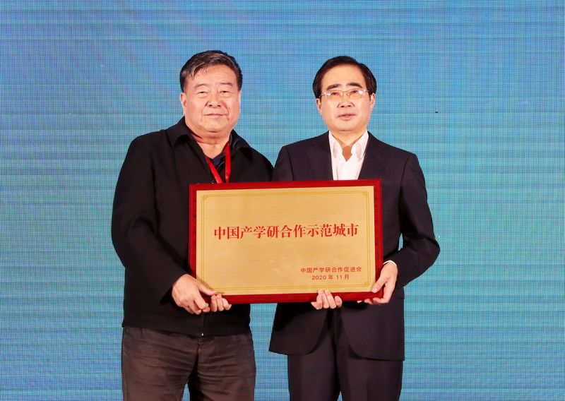 引力播