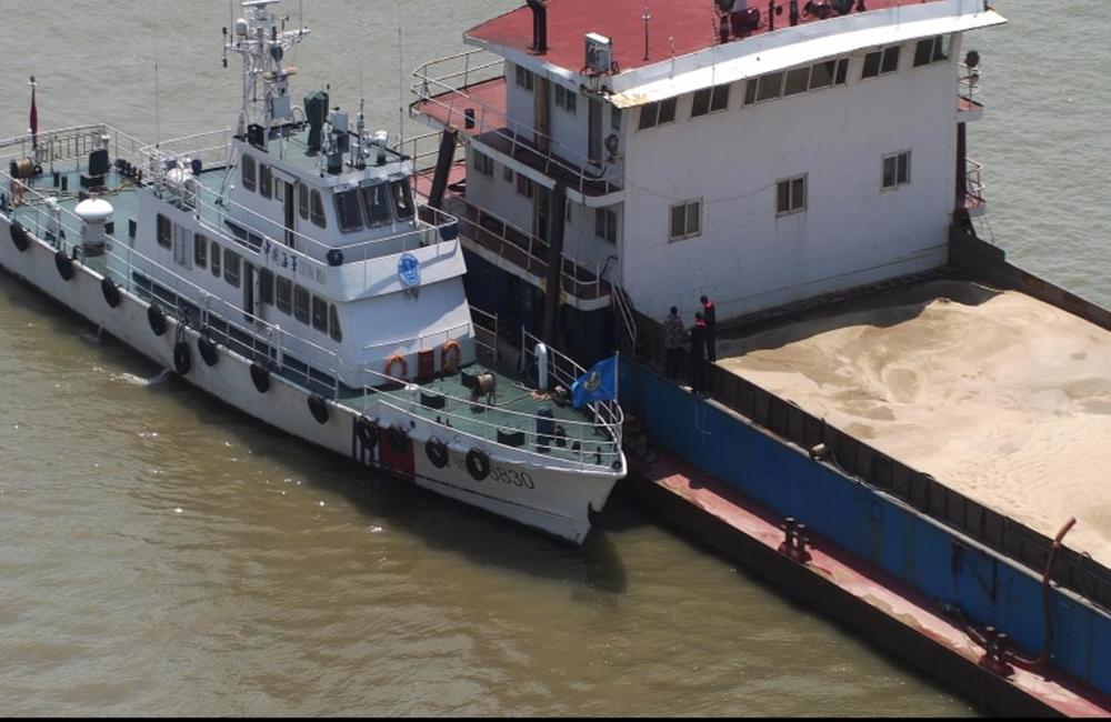 常熟海事让党旗在防汛一线高高飘扬